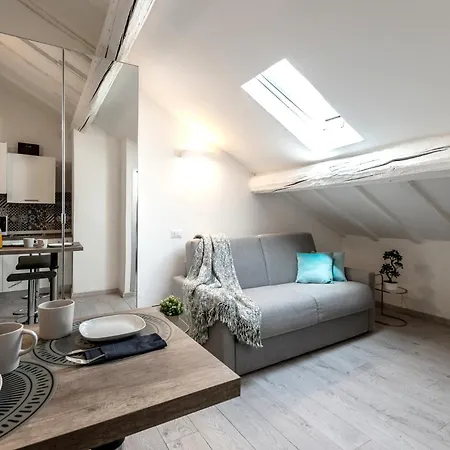 Stayeasy Corso 9 - Attic * Milánó