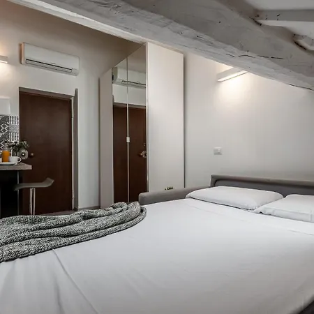 Stayeasy Corso 9 - Attic Milánó